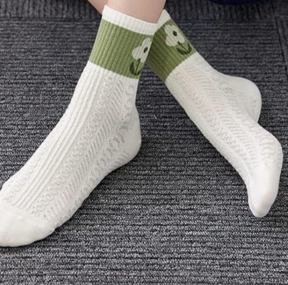 Womens Floral Patterned Socks NWOT - Picture 3 of 4